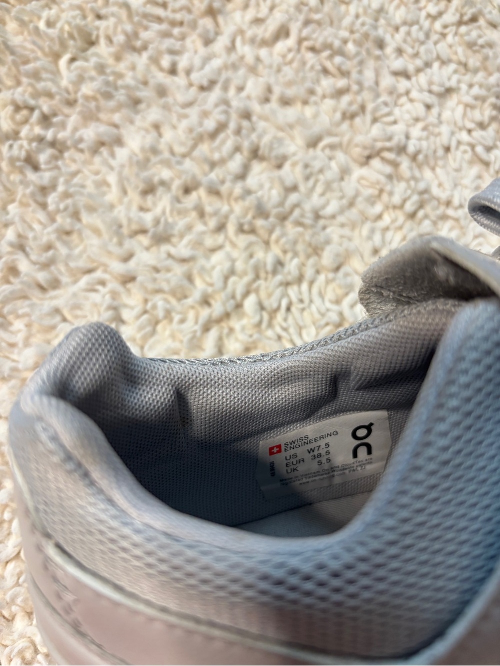 On Running The Roger Low-Top Sneakers in White - Picture 8 of 8